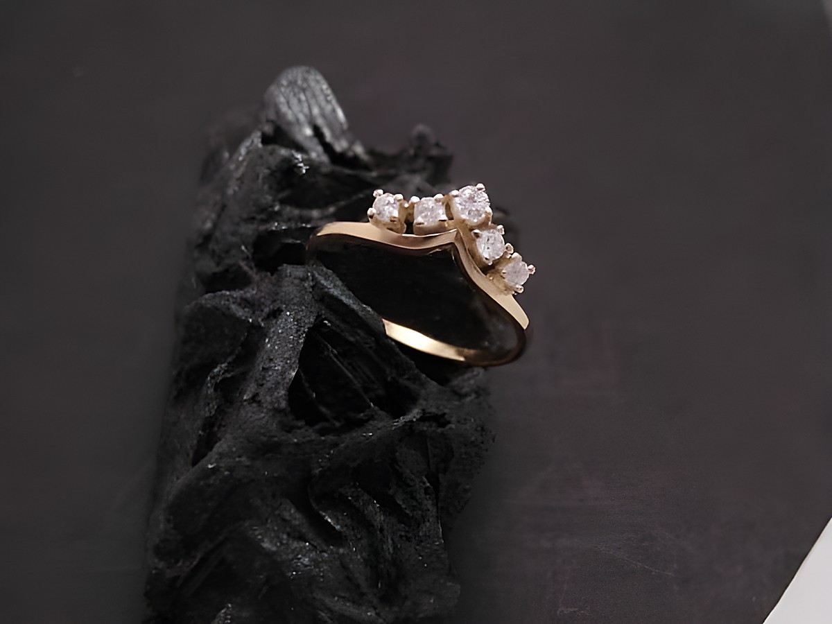 Gold Ring - wunderschön - Gold 333 - Zirkonia - Gr. 57, Hersteller: Juwelier Harnisch, bis Gr. 58/18,5. Der Ring hat ein elegantes Design mit funkelnden Zirkonia-Steinen.