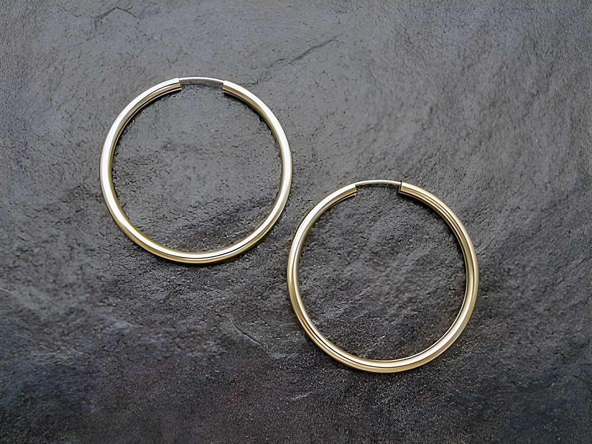 Gold Creolen 4 cm aus Gold 585 mit einem Durchmesser von 2,5 mm, elegant und klassisch gestaltet, ideal für jeden Anlass, Hersteller Juwelier Harnisch.