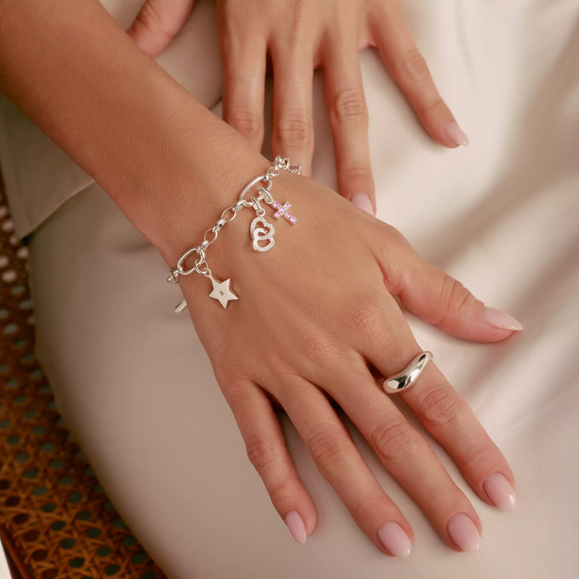 Thomas Sabo Connect Charm mit Öse - verschlungene Herzen - Silber + Zirkonia – Ansicht 3