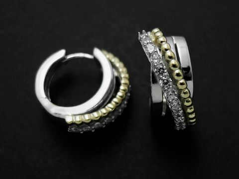 Silber Ohrringe in Creolenform mit Zirkonia in bicolor Designmuster, Hersteller Juwelier Harnisch, Durchmesser bis 25 mm.