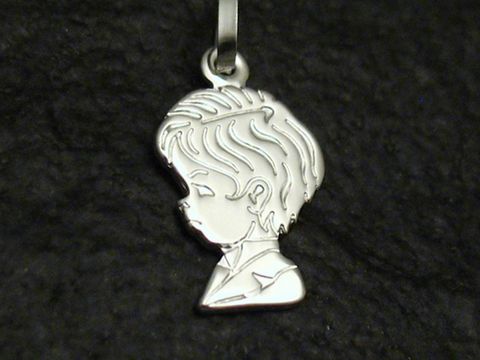 BOY Junge Kopf Sterling Silber Anhänger von Juwelier Harnisch für Kinder, zeigt eine detaillierte Seitenansicht eines Jungenkopfes mit erhobener Haarlinie und elegantem Finish.
