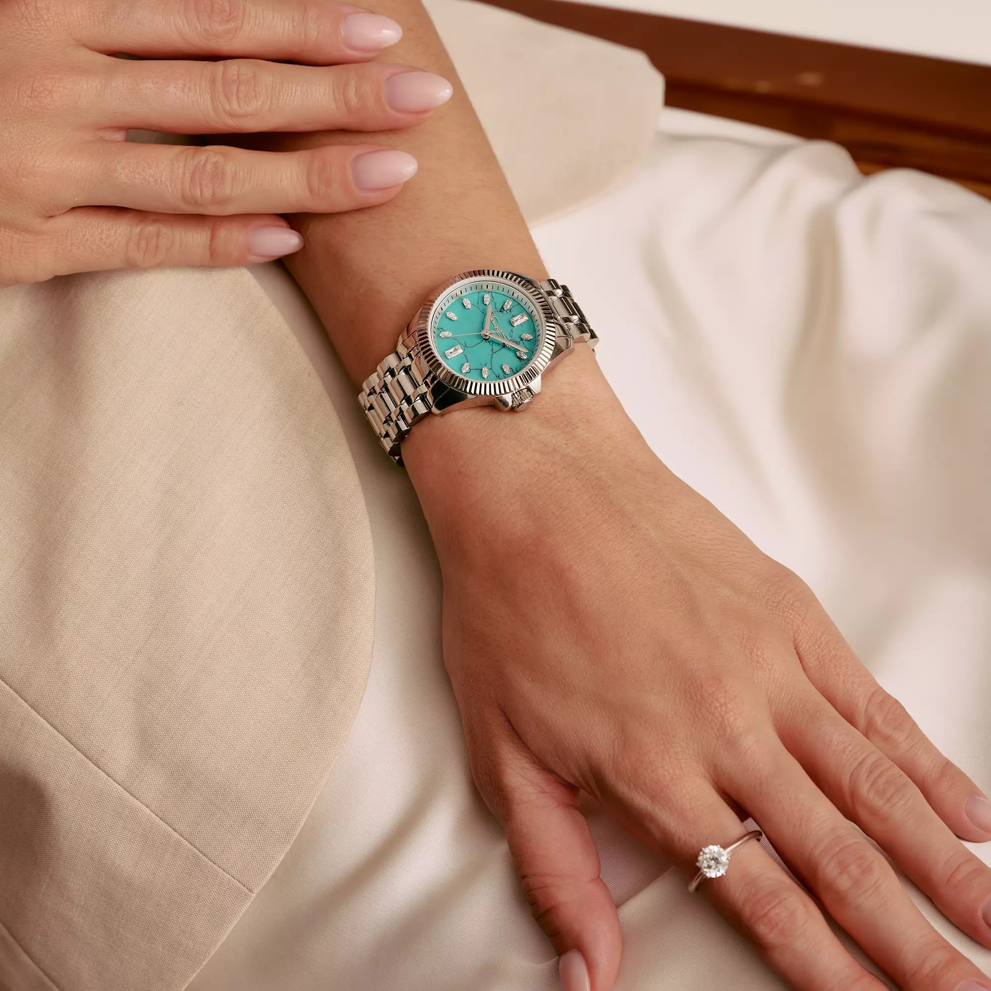 Thomas Sabo Damenuhr mit imitiertem Türkis Divine Jewellery Stone silberfarben – Ansicht 4