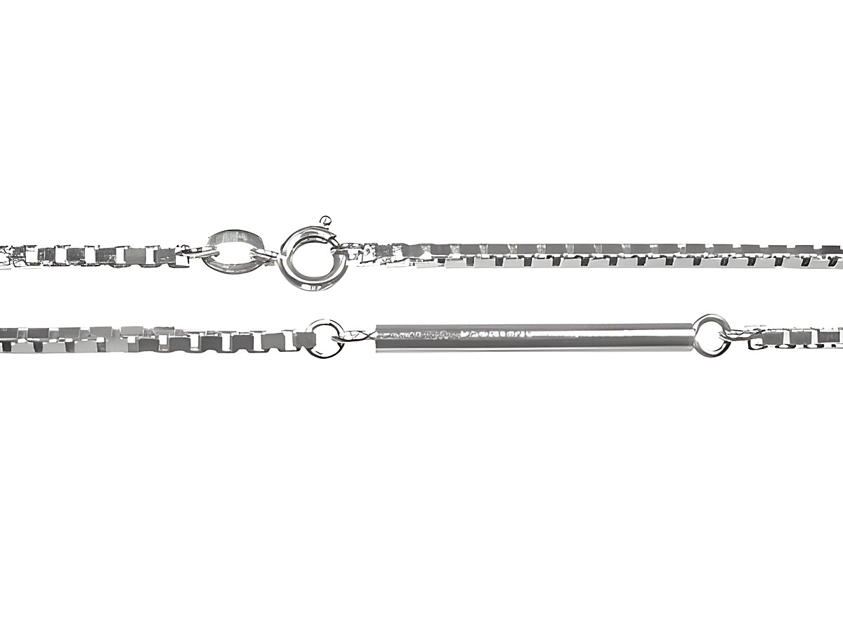 Lange Silberkette Veneziakette mit rhodiniertem Design, 80 cm lang, Hersteller Juwelier Harnisch, zeigt das Mittelteil des Colliers mit verschlungenem Verschluss.