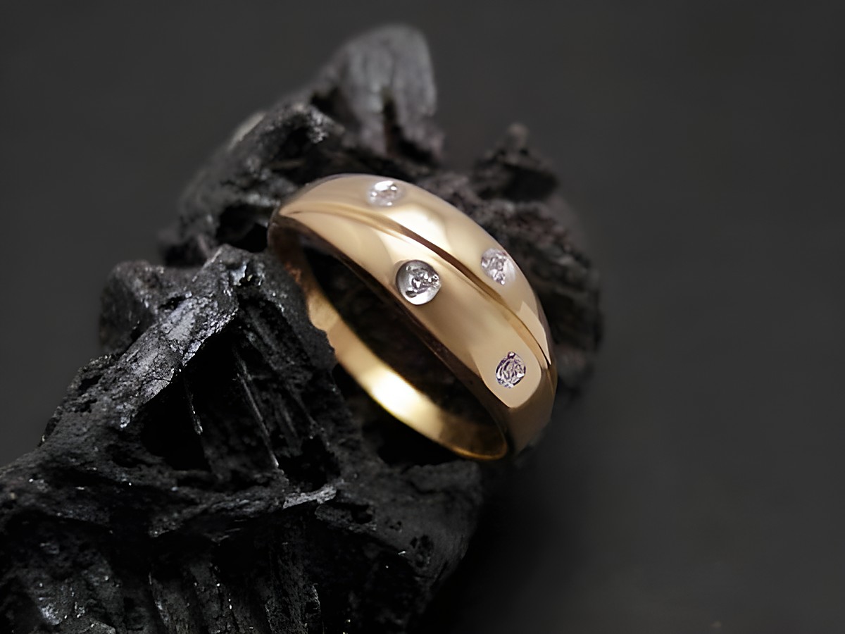Gold Ring mit wundervoller Verarbeitung aus Gold 333, besetzt mit Diamanten, Größe 50, Hersteller: Juwelier Harnisch, bis Größe 50/16.