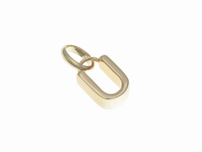 Ein polierter Anhänger in Form des Buchstabens U aus Sterling Silber, vergoldet in Rosegold, hergestellt von Juwelier Harnisch. Ideal für individuelle Schmuckstücke.