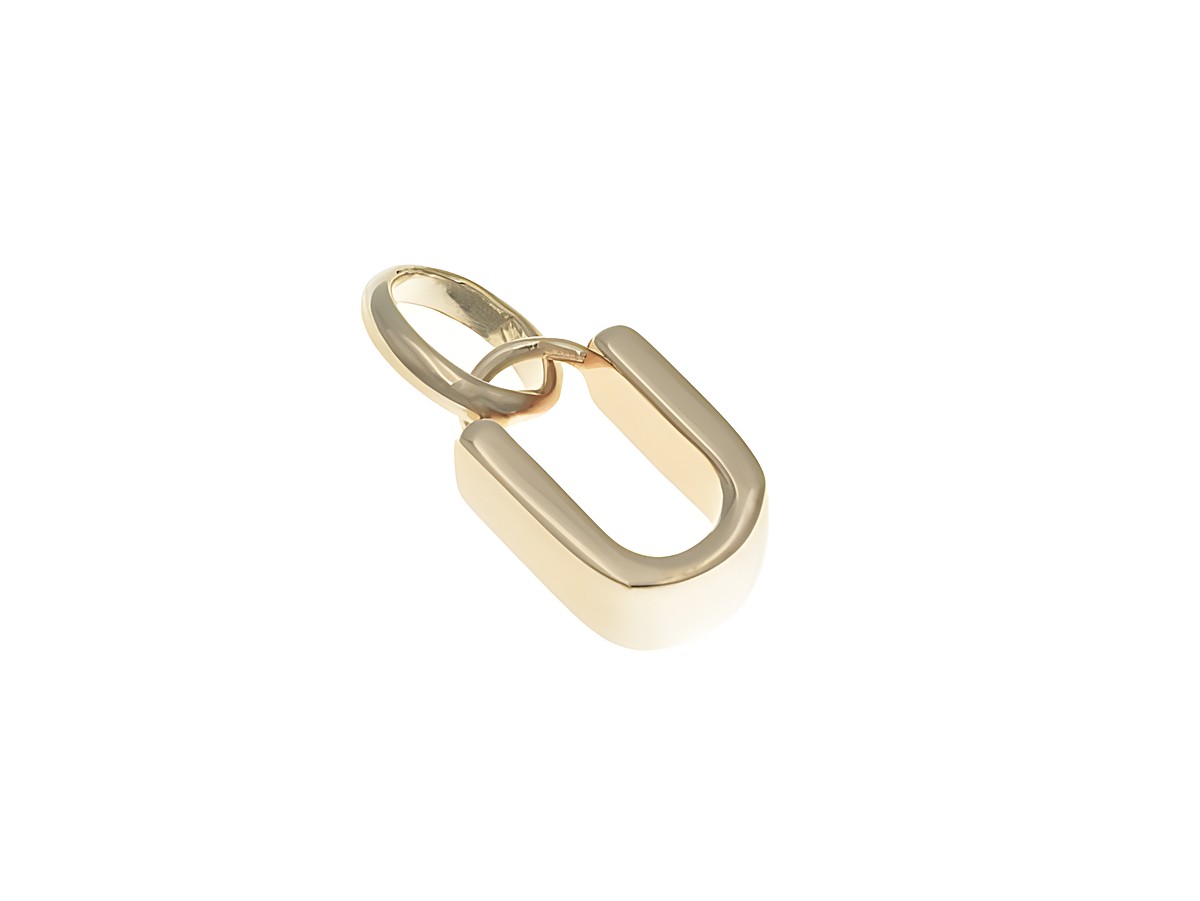 Ein polierter Anhänger in Form des Buchstabens U aus Sterling Silber, vergoldet in Rosegold, hergestellt von Juwelier Harnisch. Ideal für individuelle Schmuckstücke.