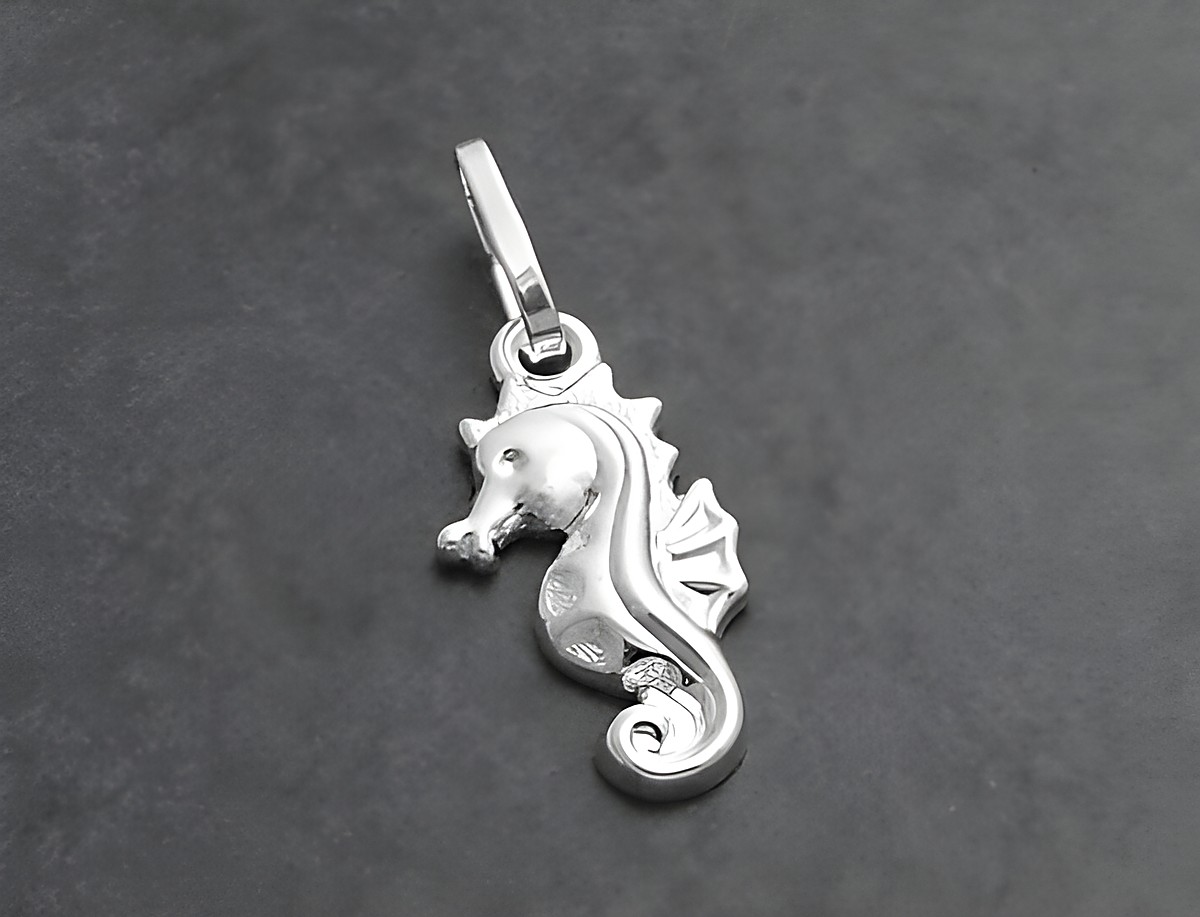 Seepferdchen Sterling Silber Anhänger von Juwelier Harnisch, filigran gearbeitet, ideal für Tierliebhaber und als elegantes Schmuckstück.