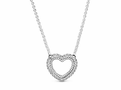 Kette mit Anhänger in Herzform aus Silber, verziert mit Pavé-Elementen, aus der Kollektion von Pandora, Modell Pavé Snake, Länge 45 cm.