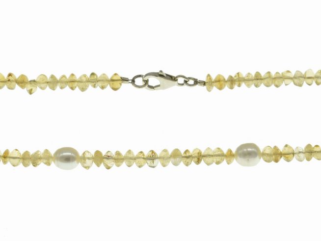 Steinkette aus Citrin und Süßwasser-Zuchtperlen in Gelb und Weiß, Länge 45 cm, mit Silberverschluss von Juwelier Harnisch, elegant und ansprechend.