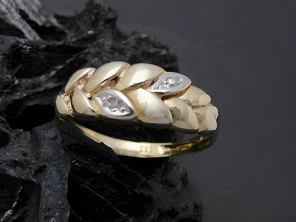 Gold Ring symbolisch Gold 333 bicolor mit Diamanten dekoriert, edler Goldring Größe 56,5 bis Größe 58/18,5, Hersteller Juwelier Harnisch, stilvolles Design.