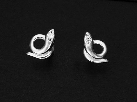 Silber Ohrringe in Schlangenform als Ohrstecker, rhodiniert mit Zirkonia, Hersteller Juwelier Harnisch, elegantes Design für den besonderen Anlass.