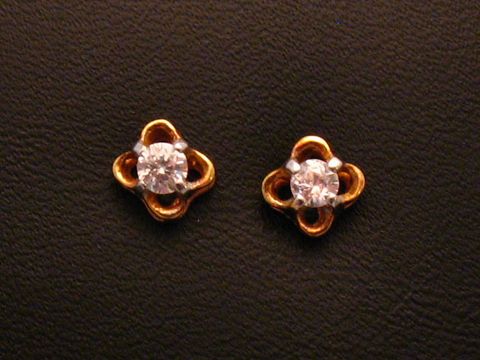 Ohrringe Blüte aus Gold 585 mit nostalgischem Design und Zirkonia, hergestellt von Juwelier Harnisch, ideal für elegante Anlässe und tägliches Tragen.