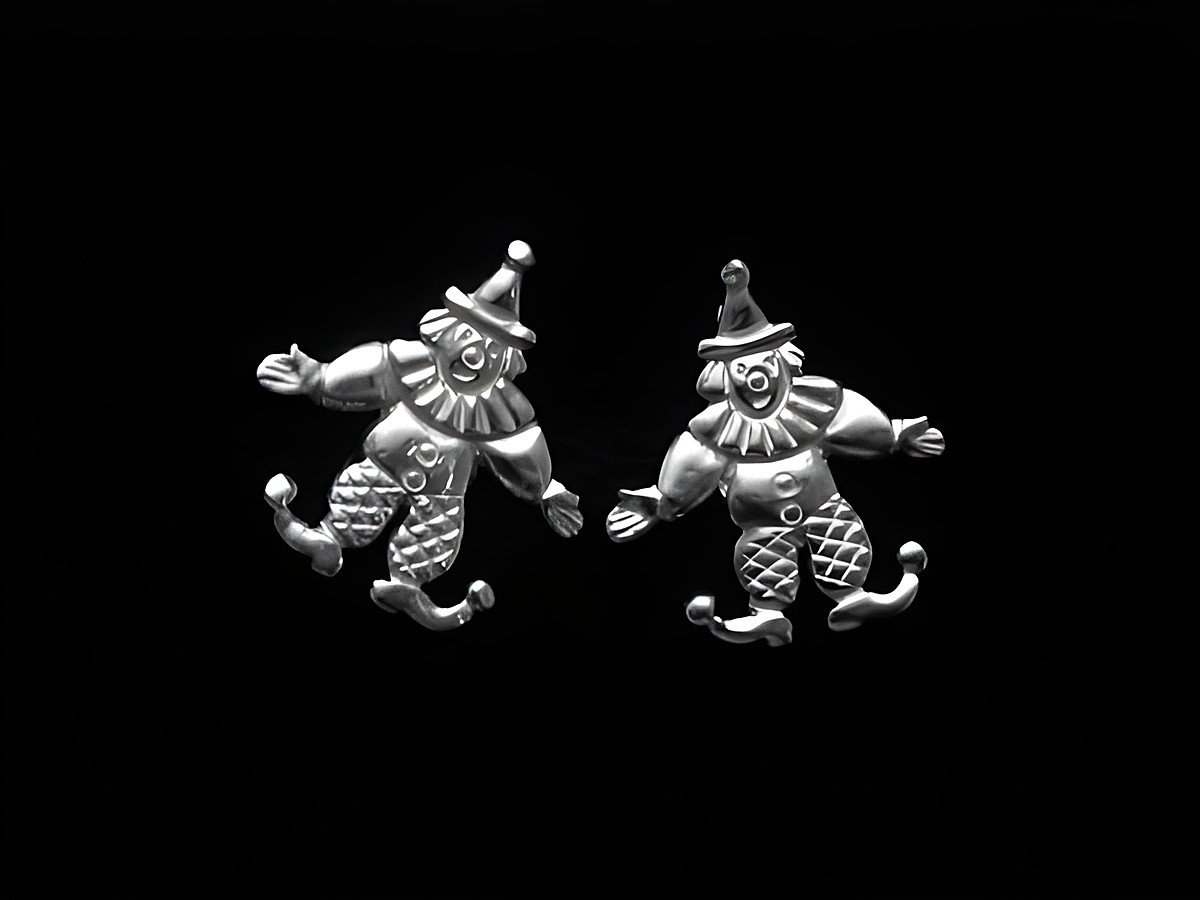 Ohrringe Hampelmann aus Sterling Silber, niedlich gestaltet, Hersteller Juwelier Harnisch, ideal für Kinder, fröhliche Clowns in lustigen Posen.