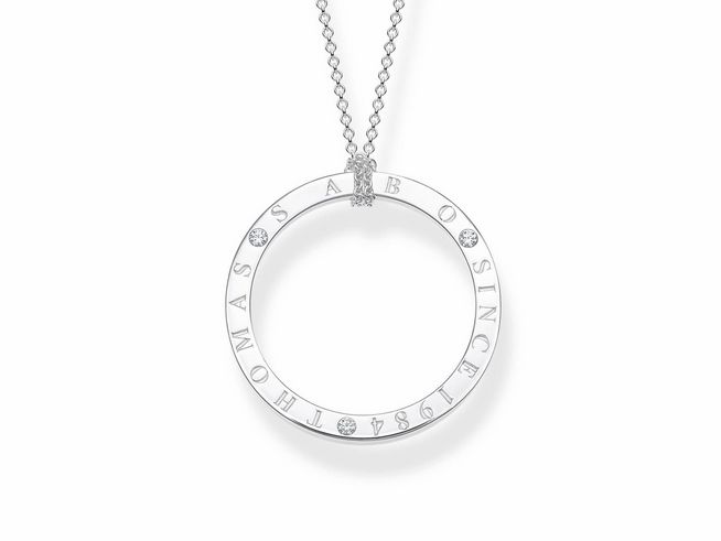 Silberne Kette von Thomas Sabo mit Zirkonia in Weiß, 90 cm lang, runder Anhänger mit eingeprägtem Schriftzug und funkelnden Steinchen, zeitloses Schmuckstück für elegante Anlässe.