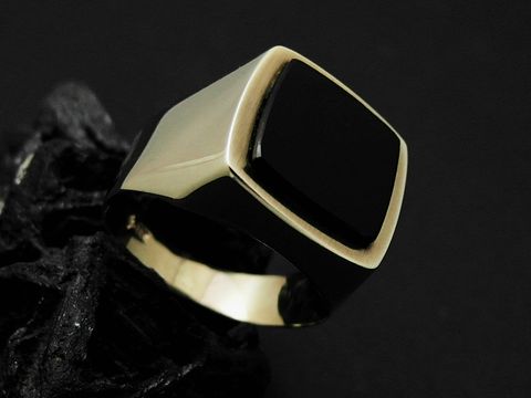 Gold Ring viereckig Goldring prachtvoll Onyx Gr. 65 Hersteller Juwelier Harnisch über Gr. 60 19. Eleganter Ring aus Gold mit schwarzem Onyx. Ideal für besondere Anlässe.