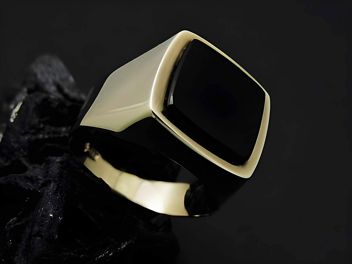 Gold Ring viereckig Goldring prachtvoll Onyx Gr. 65 Hersteller Juwelier Harnisch über Gr. 60 19. Eleganter Ring aus Gold mit schwarzem Onyx. Ideal für besondere Anlässe.