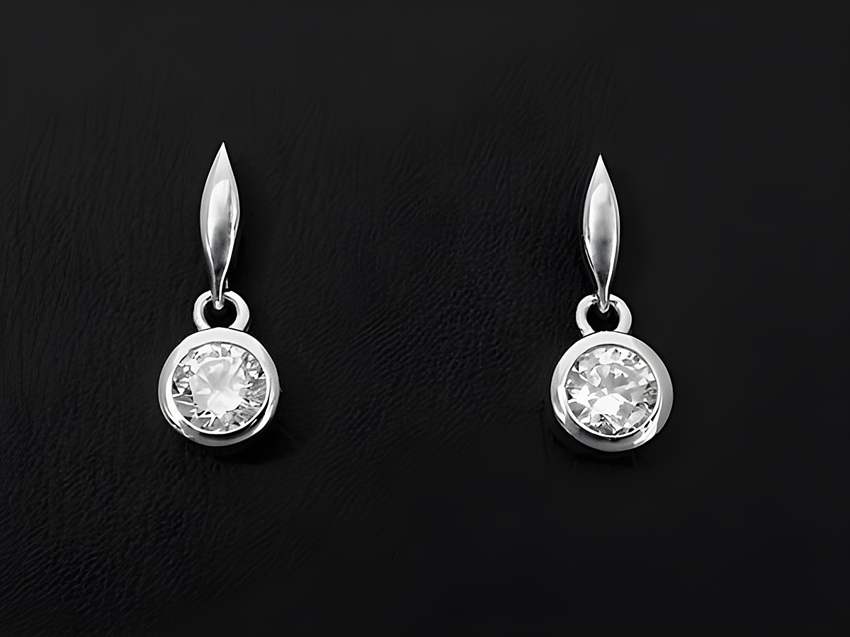 Silber Ohrringe in Kreisform mit funkelndem Zirkonia, rhodiniert, als Ohrhänger gestaltet, Hersteller Juwelier Harnisch, elegant mit Stein.