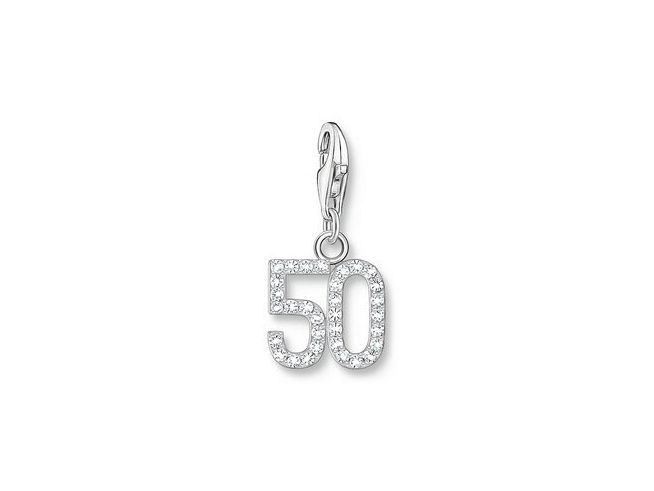Charm-Anhänger von Thomas Sabo mit der Zahl 50 aus Silber und Zirkonia, glänzende Oberfläche, ideal als Geschenk zum 50. Geburtstag, neu und dekorativ.