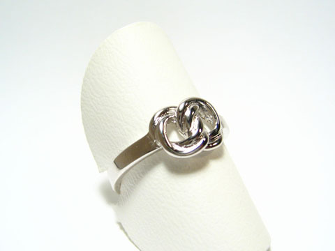 Silber Ring rhodiniert, verschlungen, Größe verstellbar, Hersteller Juwelier Harnisch, ohne Stein, elegant und zeitlos gestaltet, ideal für jeden Anlass.