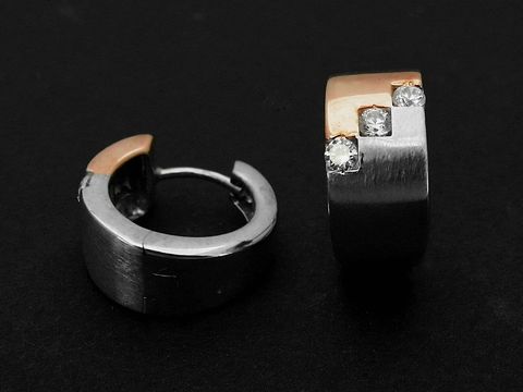 Silber Ohrringe im modernen Design mit Zirkonia, rhodiniert, 1,5 cm Creolen, Hersteller Juwelier Harnisch, bis 15 mm.