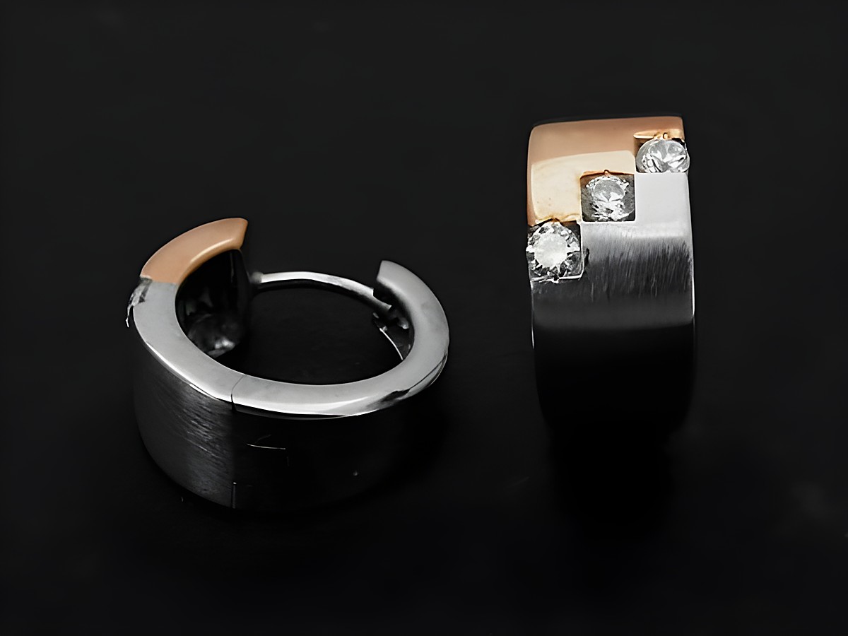 Silber Ohrringe im modernen Design mit Zirkonia, rhodiniert, 1,5 cm Creolen, Hersteller Juwelier Harnisch, bis 15 mm.