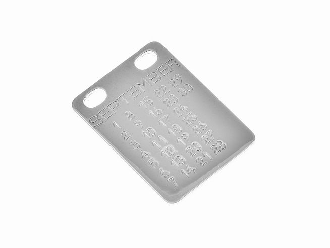 Monats-Gravurplatte für September mit eingravierten Daten, hergestellt von Juwelier Harnisch, ideal als Geschenkidee für Geburtstagsfeiern und persönliche Anlässe.