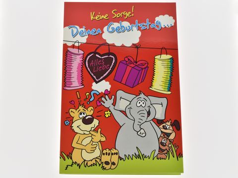 Eine bunte Geburtstagskarte mit fröhlichen Tieren, darunter ein Löwe, ein Elefant und ein Hund, die zum Geburtstag gratulieren. Bunte Geschenke und Laternen verzieren die Karte.