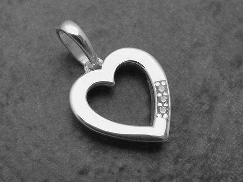 Anhänger Herz aus Sterling Silber mit Zirkonia in Weiß, romantisches Design, perfekt für jeden Anlass, hergestellt von Juwelier Harnisch, Perlen & Steine.