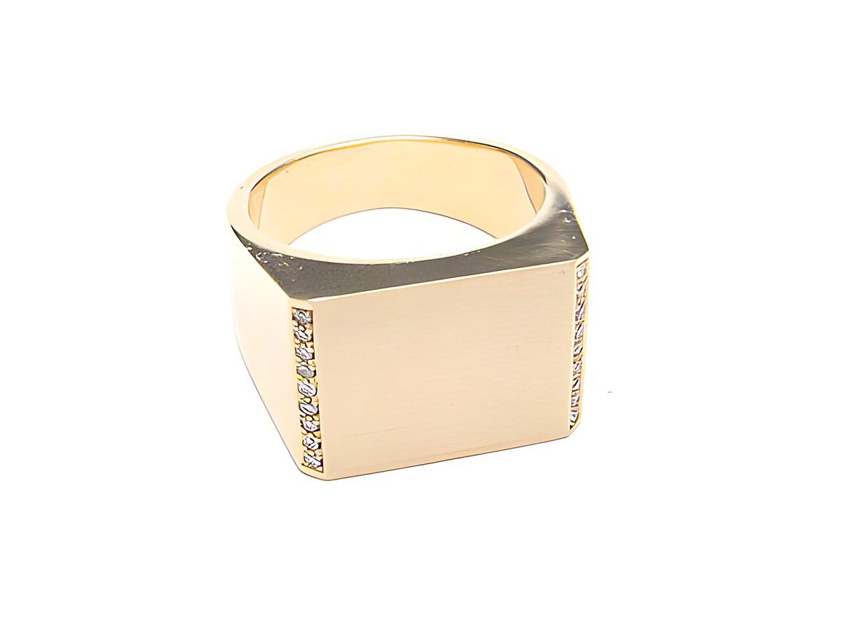 Massiver Goldring aus 585er Gold mit Brillanten, Hersteller Juwelier Harnisch, Größe über 60/19, quadratische Form mit dezenten Diamanten seitlich.