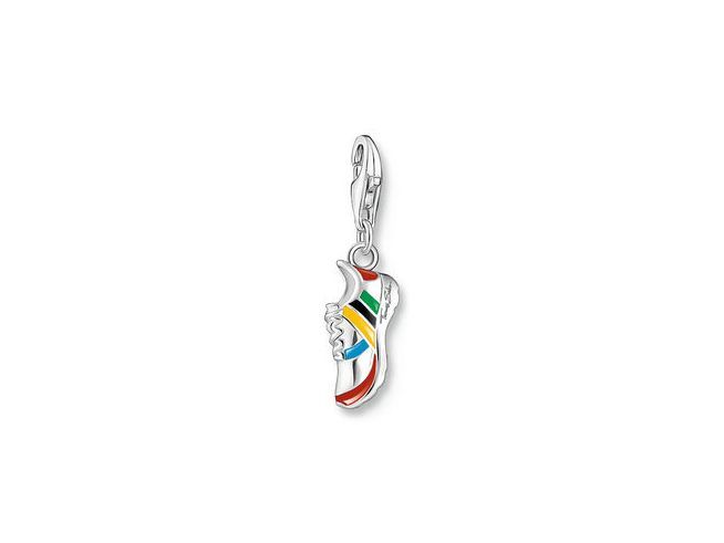 56972711-0 Charm-Anhänger von Thomas Sabo in Form eines mehrfarbigen Sportschuhs aus Silber und Emaille, ideal zum Verziehen von Schmuck und Anfertigung individueller Designs.