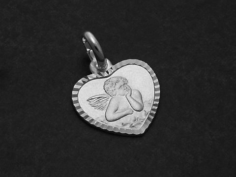 Herz Anhänger aus Sterling Silber mit einem Engel auf Wolke, detailreich gestaltet, Hersteller Juwelier Harnisch, perfekt als Schmuckstück zum Verschenken oder für den eigenen Gebrauch.