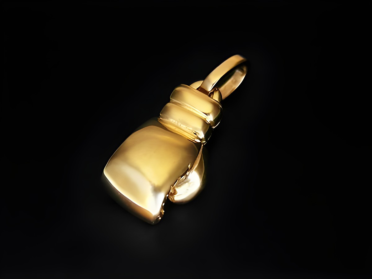 Gold Anhänger in Form eines Boxhandschuhs, gefertigt aus Gold 750, mit brillanten Akzenten, Handarbeit des Herstellers Juwelier Harnisch, ideal für Boxhandschuhe-Liebhaber. – Ansicht 2