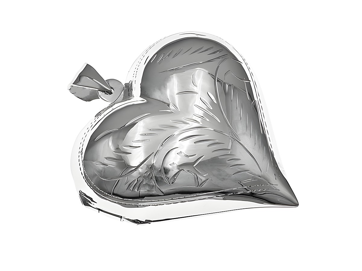 Silber XXL Medaillon in Herzform mit floralen Mustern, hergestellt von Juwelier Harnisch, perfekte Geschenkidee für Liebende. Attraktive, glänzende Oberfläche und detailreiche Gestaltung.