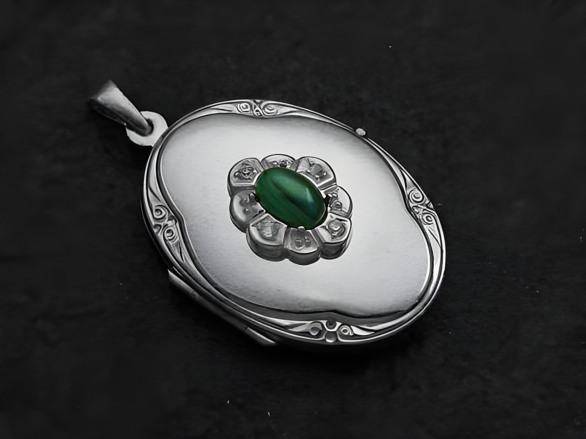 Malachit grün Medaillon Cabochon aus Sterling Silber mit Zirkonia von Juwelier Harnisch, filigranes Design und ansprechender Glanz, ideal als Schmuckstück für besondere Anlässe.