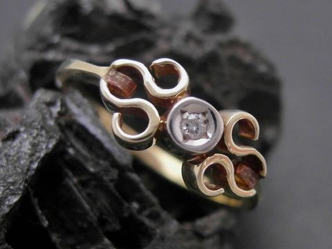 Gold Ring zeitlos Gold 585 tricolor Brillant Goldring Gr. 54,5 Hersteller Juwelier Harnisch bis Gr. 56/18 elegant gestaltet mit einzigartigem Design und funkelndem Brillanten in der Mitte.