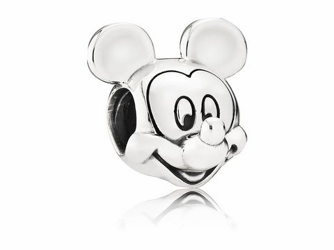 Charm von Pandora mit dem ikonischen Mickey Mouse Porträt, aus Silber gefertigt, mit detaillierten Gesichtszügen und der charakteristischen runden Ohren. Ideal für Disney-Fans.