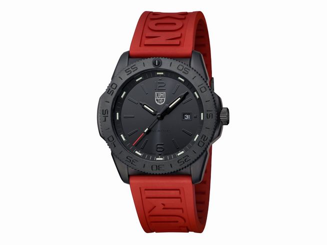 Luminox Sea XS.3121.BO.RF - PACIFIC DIVER 3120 SERIES Armbanduhr in Schwarz mit rotem Silikonarmband, 44 mm Gehäuse mit schwarzem Ziffernblatt und Datumsanzeige.