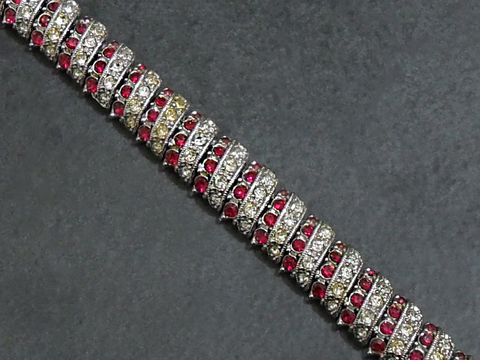Strass Armband pompös in rubinrot mit silberfarbenen Elementen, hergestellt von Juwelier Harnisch, Länge 17,5 cm, ideal für elegante Anlässe.