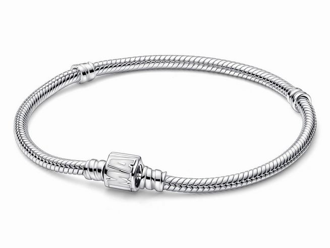 Pandora Armband 592561C01-21 aus Silber mit Marvel Verschluss und weißer Emaille, 21 cm lang, ideal für individuelle Schlüsselelemente im Charme-Stil.