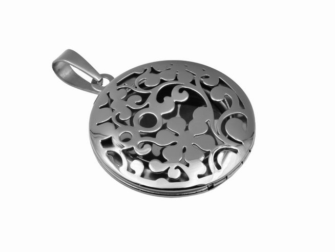 Edelstahl Medaillon rund mit offen gearbeiteten Ranken, poliert, Hersteller Juwelier Harnisch, geeignet für persönlichen Schmuck und besondere Anlässe.
