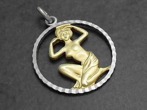 Jungfrau 925 Sterling Silber Sternzeichen mit Vergoldung, Hersteller Juwelier Harnisch, zeigt eine stilisierte Figur in einem runden Rahmen, elegant und detailreich gestaltet.