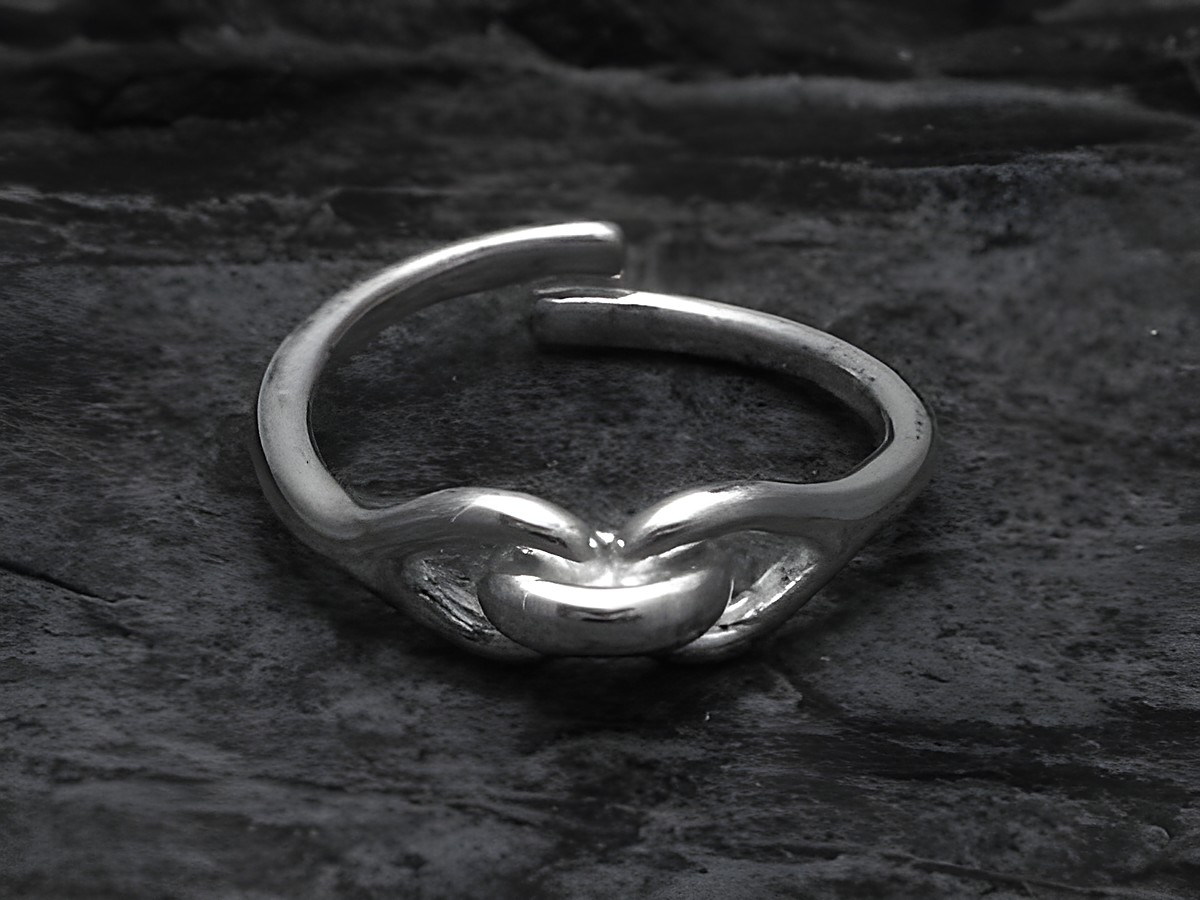 Silberring VERSCHLUNGEN Gr. etwas verstellbar, Hersteller Juwelier Harnisch, ohne Stein, elegantes Design mit geschwungenen Formen. Ideal für jeden Anlass. – Ansicht 2
