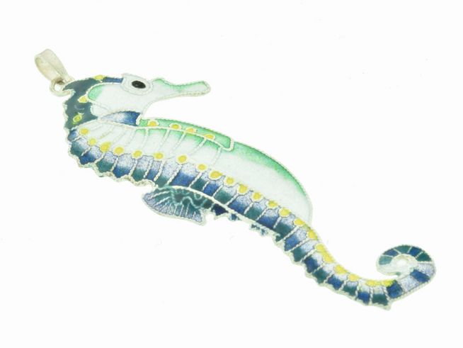 Ausdrucksvoller Anhänger in Form eines Seepferdchens, gefertigt aus Silber 925 mit feinem Lack in Blau und Grün, ideal für Tierliebhaber, Hersteller Juwelier Harnisch.