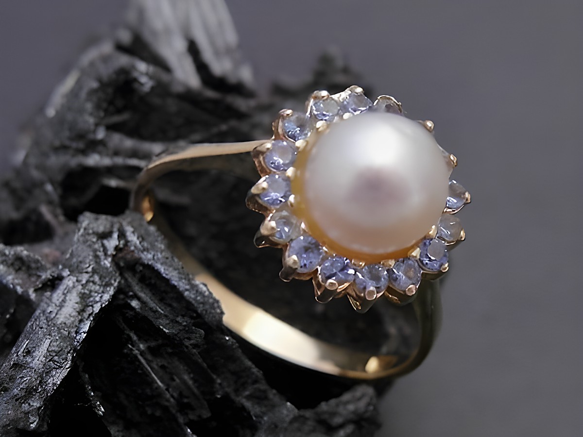 Gold Perlen Ring nostalgisch in Größe 55 mit 7,2 mm Zuchtperle und synthetischem Aqua, hergestellt von Juwelier Harnisch, passend bis Größe 56/18.