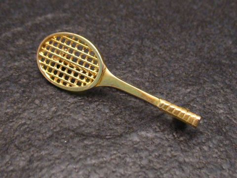 Brosche in Form eines Tennisschlägers aus Gold 333, Größe 4,3 cm, Hersteller Juwelier Harnisch, ideal für Sportliebhaber als modisches Accessoire.