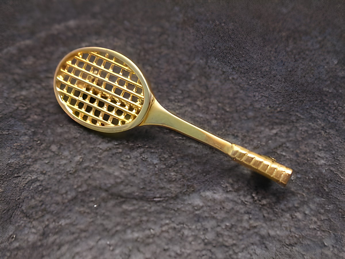 Brosche in Form eines Tennisschlägers aus Gold 333, Größe 4,3 cm, Hersteller Juwelier Harnisch, ideal für Sportliebhaber als modisches Accessoire.
