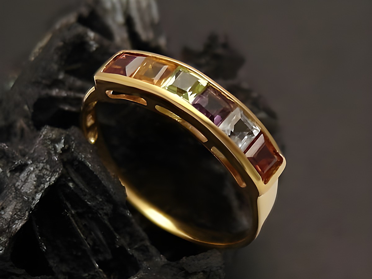Regenbogenring in Gold mit Amethyst, Peridot, Citrin, Aquamarin und Granat, Größe 54, Hersteller Juwelier Harnisch, bis Größe 60. Elegant und farbenfroh, ideal für jeden Anlass.