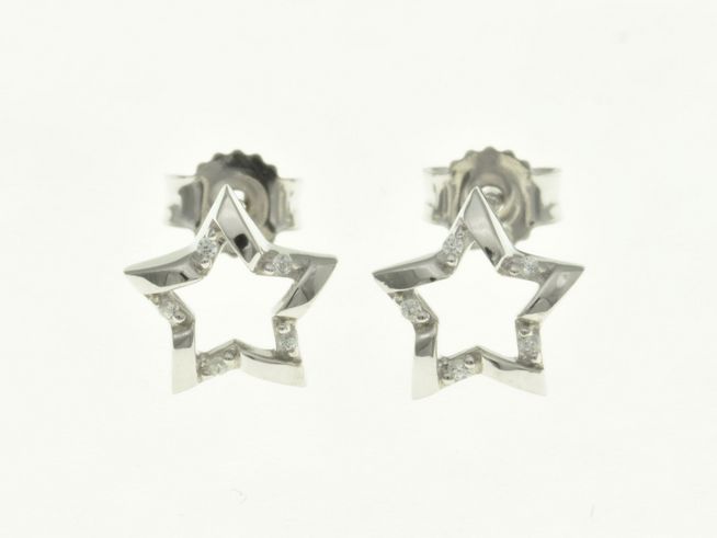 Stern Ohrstecker aus rhodiniertem Sterlingsilber mit funkelndem Zirkonia, hergestellt von Juwelier Harnisch, zeigen ein elegantes und modernes Design in Sternform.