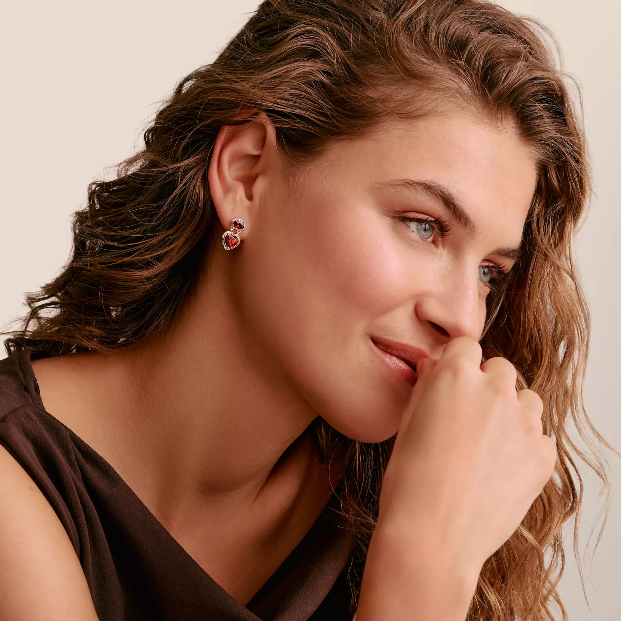Thomas Sabo Ohrstecker Herz Granatrot ELYNDRA Silber – Zirkonia – Ansicht 4