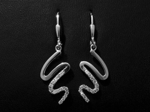 Silber Ohrringe in Schlangenform, Ohrhänger rhodiniert mit Zirkonia, Hersteller Juwelier Harnisch, elegant und stilvoll mit funkelnden Steinen.